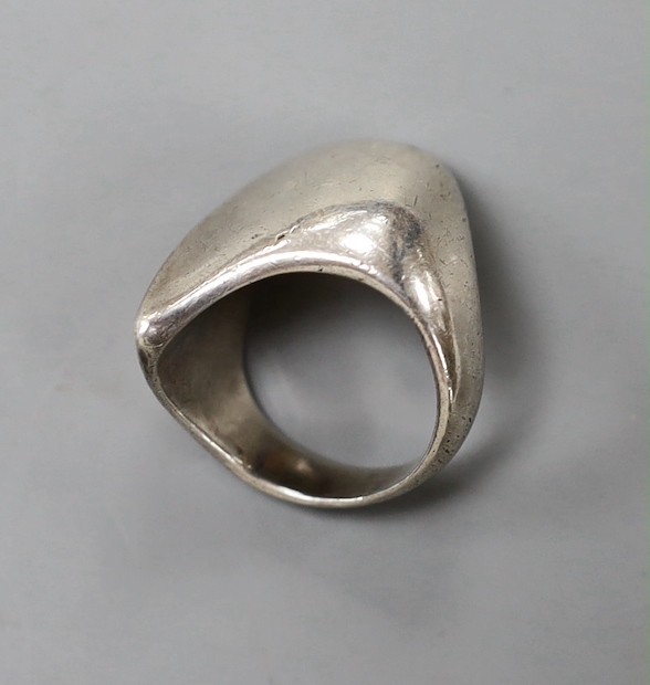 A stylish Georg Jensen sterling 925 modernist ring, no. 91, size O.